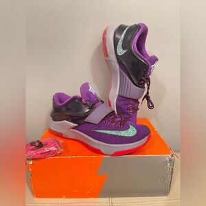 KD 7 Purple Lightning Men’s Size 13 Nike Sneakers With Box & Extra Shoe Laces
